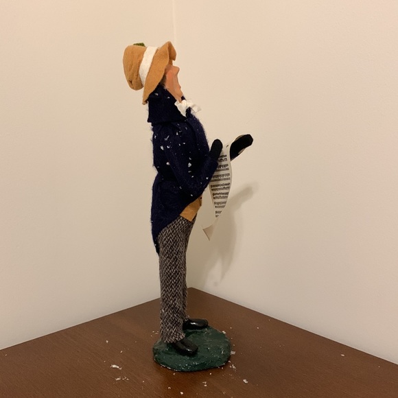 "THE CAROLERS"  SINGING MAN FIGURE 1982 - BUYERS CHOICE - Picture 5 of 10